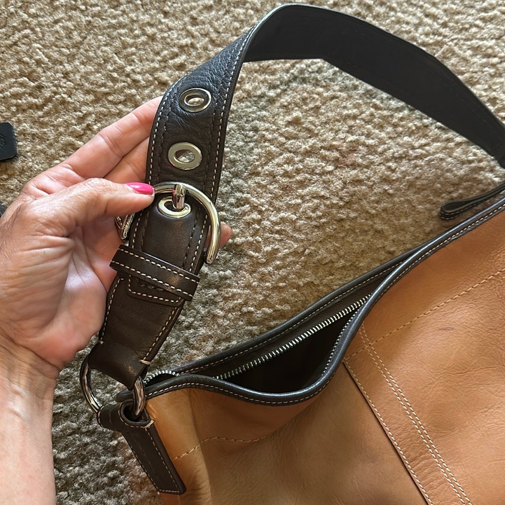 Coach purse ,adorable, soft camel toned leather🤗 - Picture 2 of 8